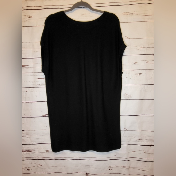 Victoria's Secret Black Hi-Lo Sweater with Capped Sleeves & Round Neck - Picture 3 of 6